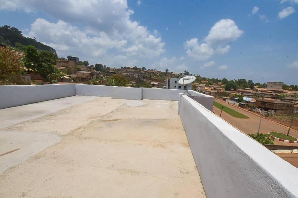 Appartements Neuf De Haut Standing Dm & Ng A Bafoussam Bagian luar foto