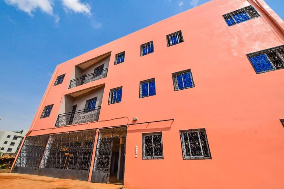 Appartements Neuf De Haut Standing Dm & Ng A Bafoussam Bagian luar foto