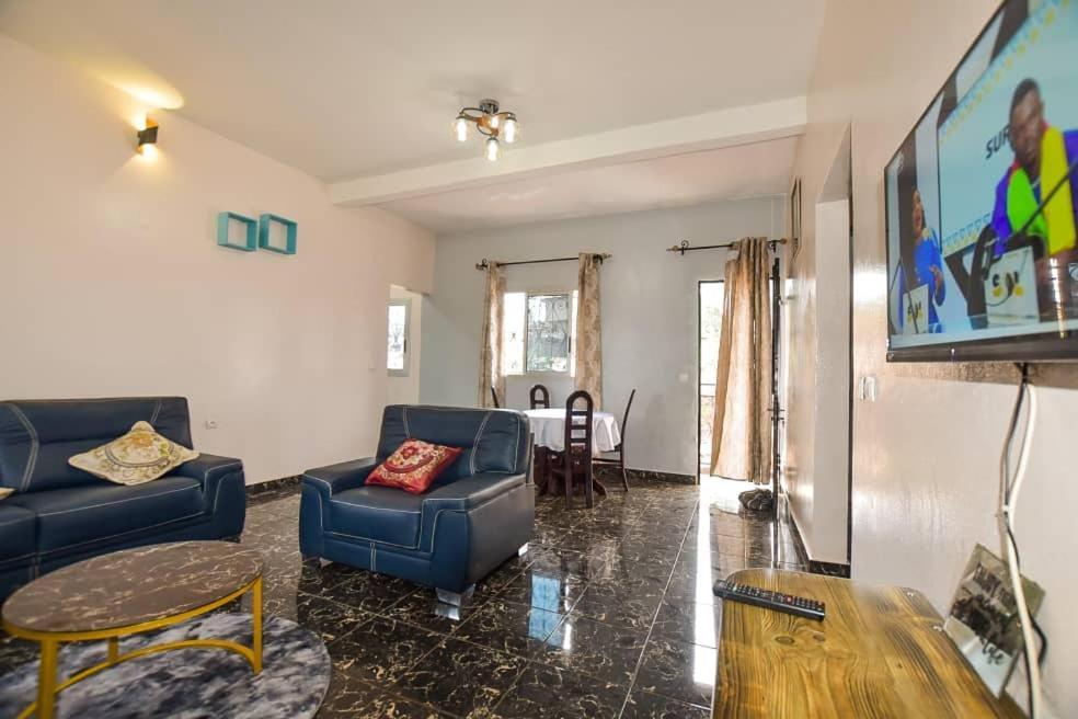 Appartements Neuf De Haut Standing Dm & Ng A Bafoussam Bagian luar foto
